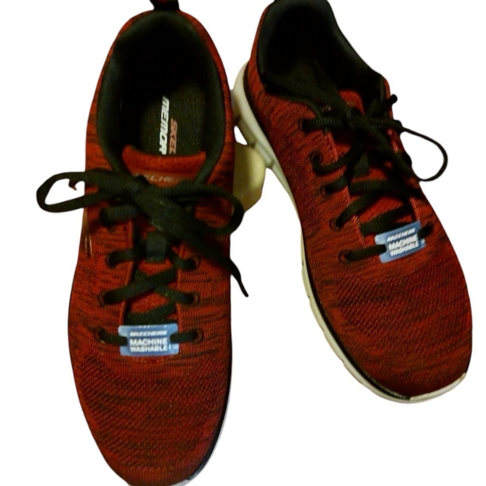 MEN'S RED SKECHERS 9.5 EUC